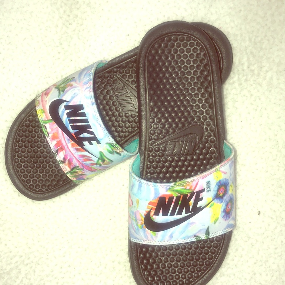 Nike Benassi Slides - Tropical Flower sandals